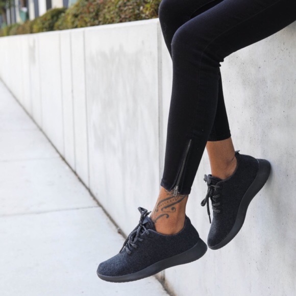 all black sneakers women